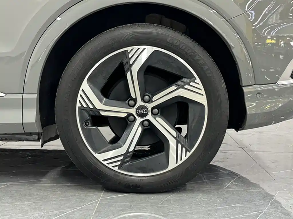 Audi Q4 e-tron — миниатюра 17