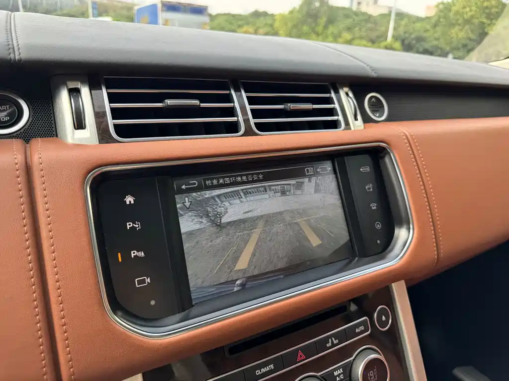 Land Rover Range Rover — миниатюра 12