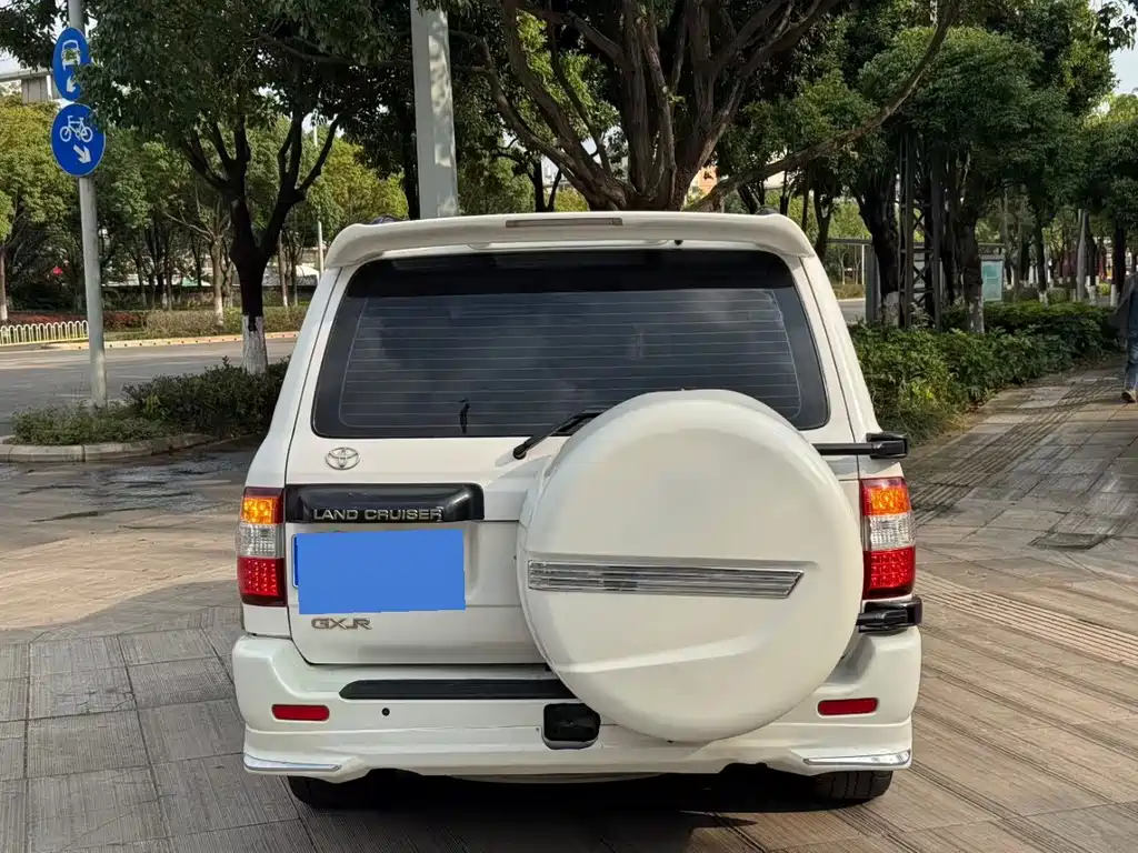 Toyota Land Cruiser — миниатюра 8