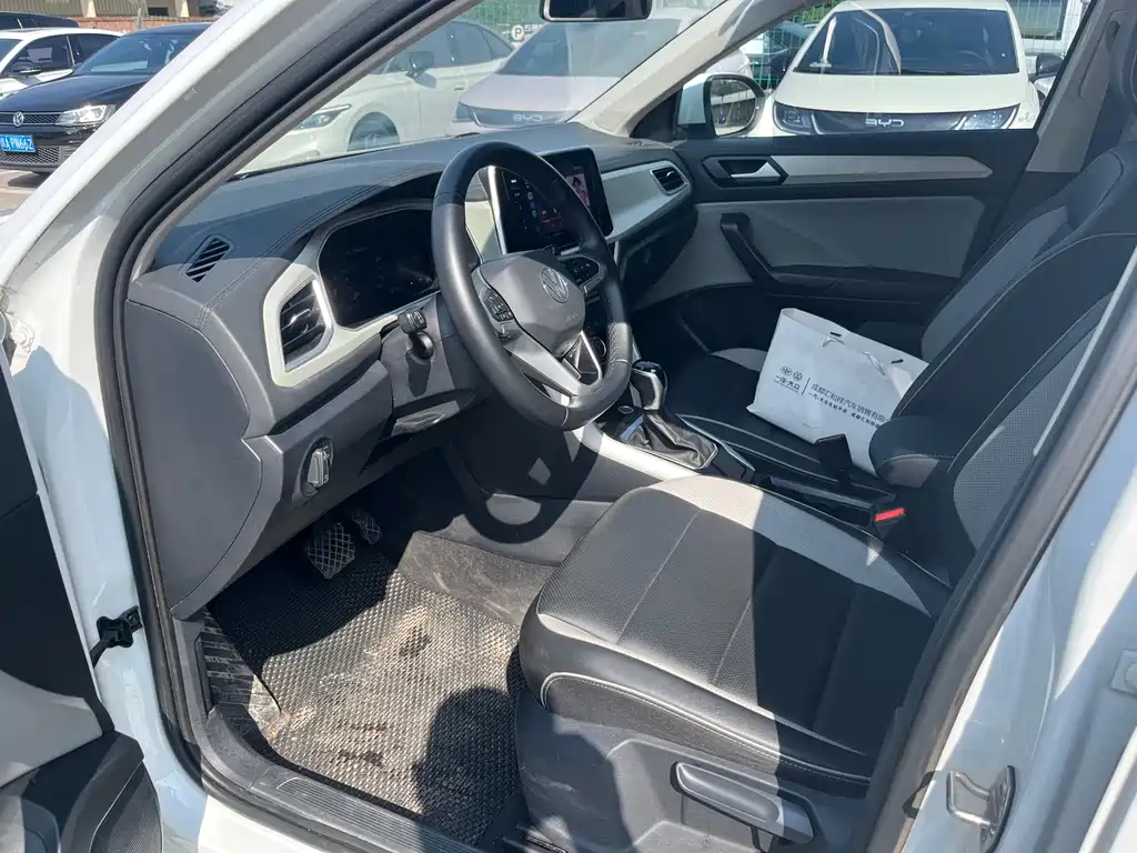 Volkswagen T-Roc — миниатюра 3