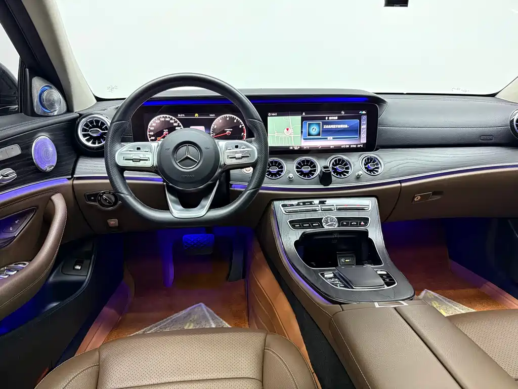 Mercedes-Benz E-Class — миниатюра 5