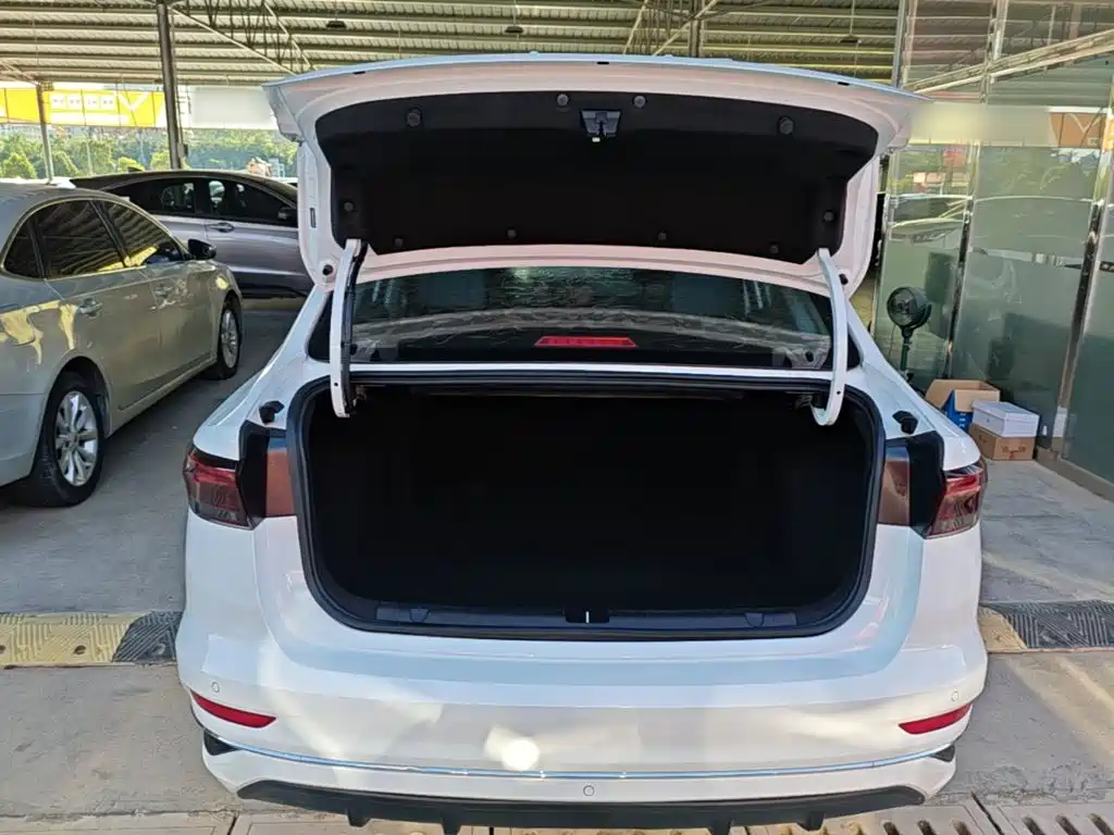 Geely Emgrand — миниатюра 19