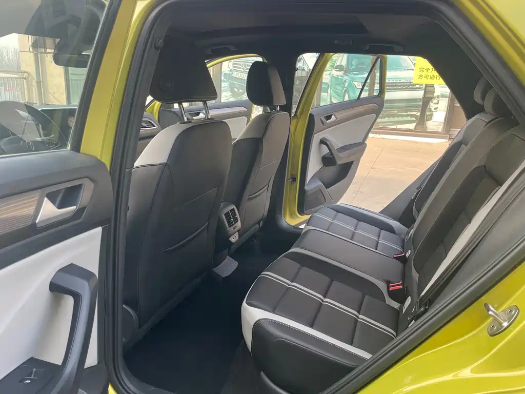 Volkswagen T-Roc — миниатюра 9