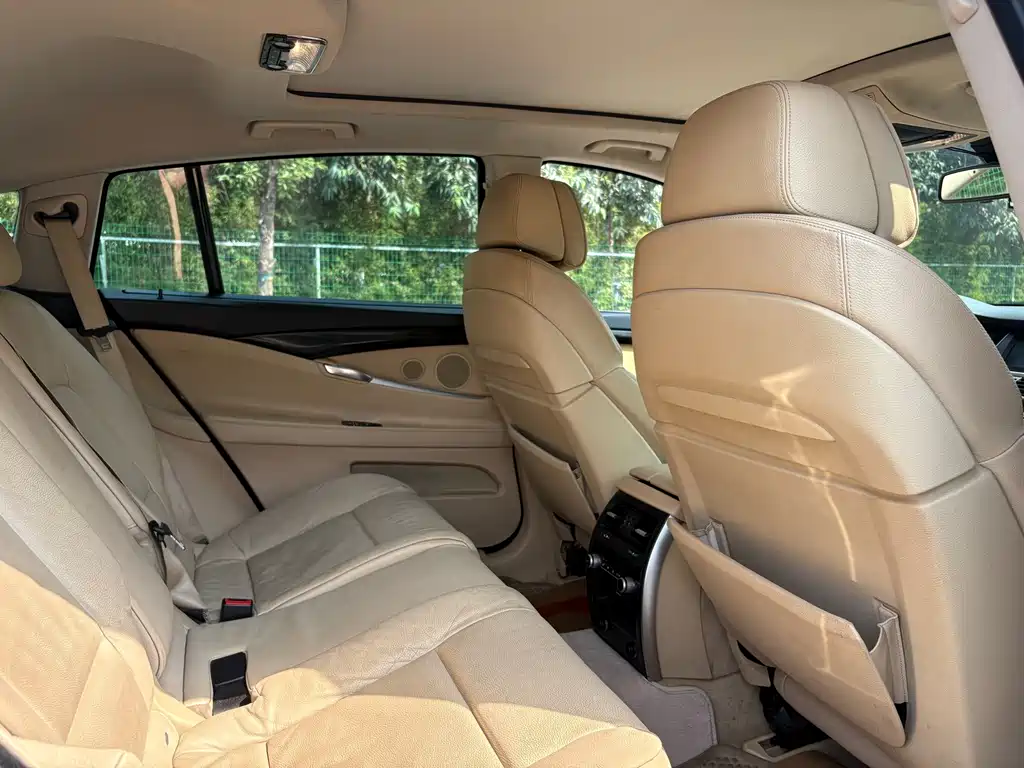 BMW 5 Series GT — миниатюра 15