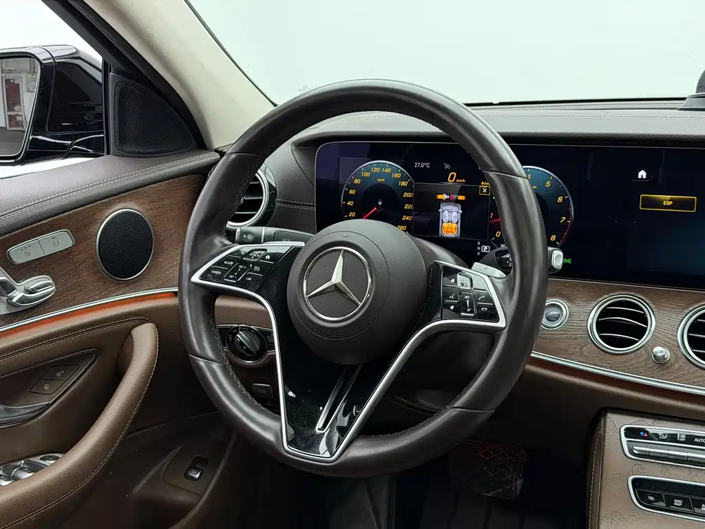 Mercedes-Benz E-Class — миниатюра 9