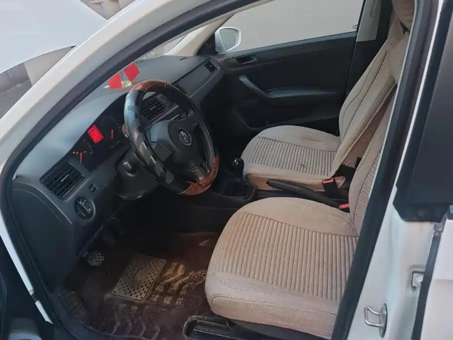 Volkswagen Santana — миниатюра 9