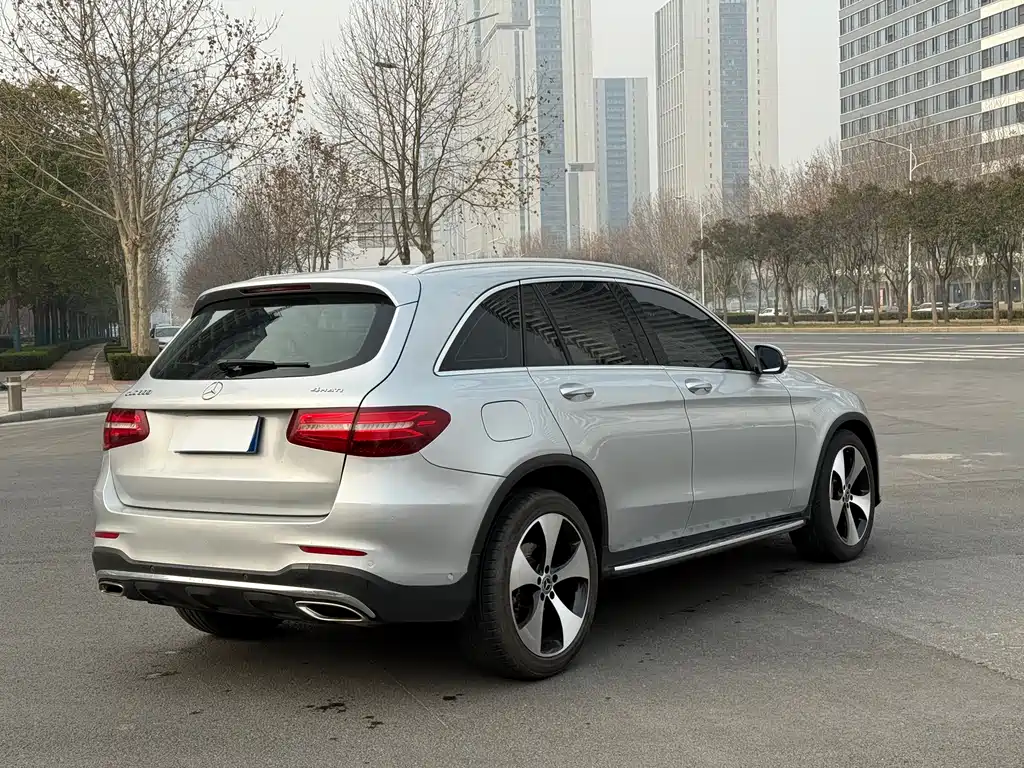 MERCEDES-BENZ GLC