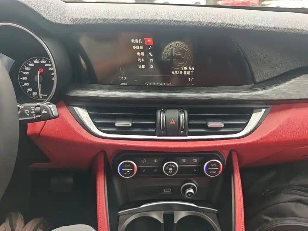 Alfa Romeo Stelvio — миниатюра 13