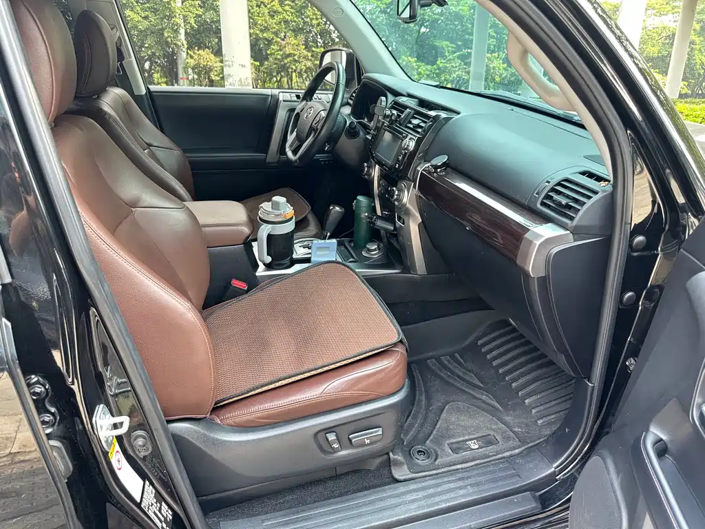 Toyota 4Runner — миниатюра 4