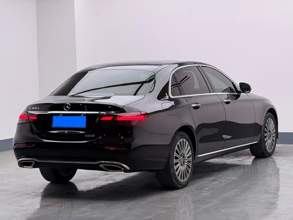 Mercedes-Benz E-Class — миниатюра 4