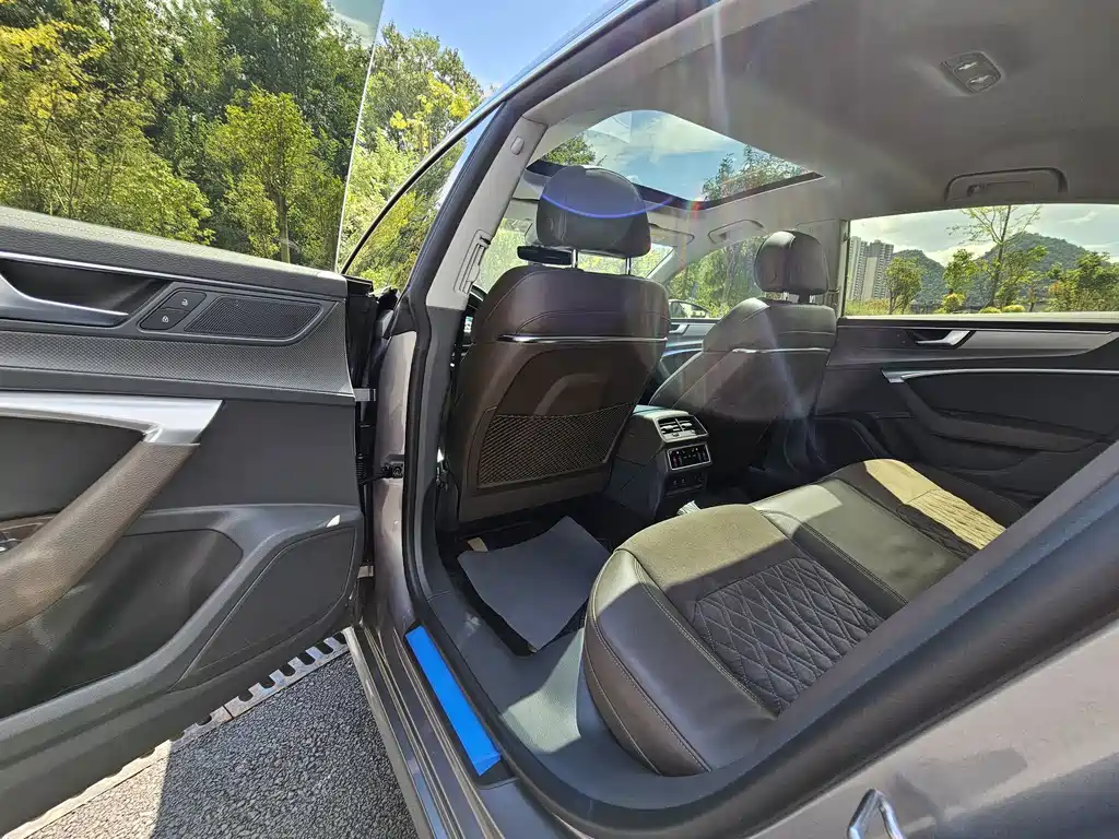 Audi A7L — миниатюра 10