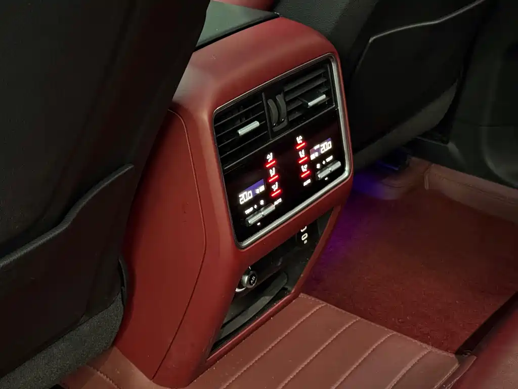 Porsche Cayenne — миниатюра 19