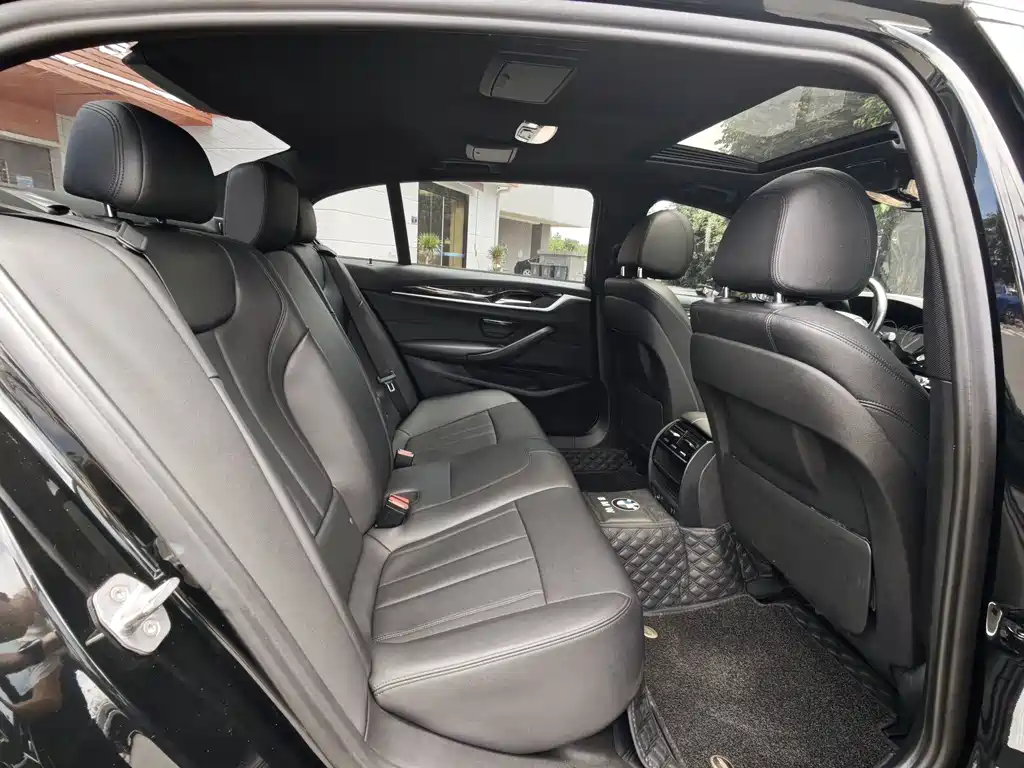 BMW 5 Series — миниатюра 5