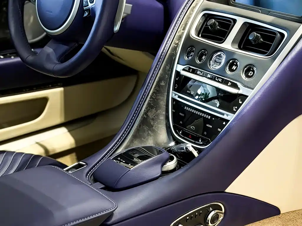 Aston Martin DB11 — миниатюра 22