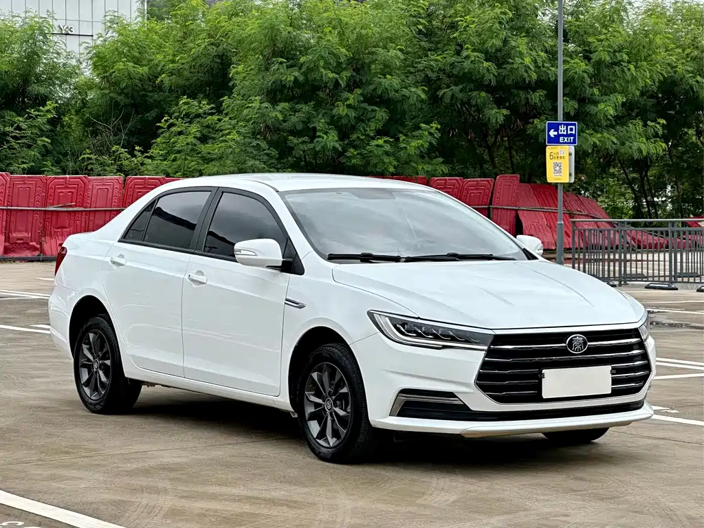 BYD Qin — миниатюра 3