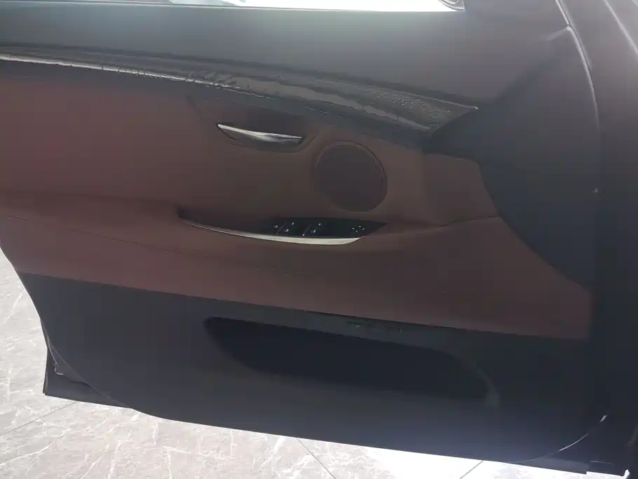 BMW 5 Series GT — миниатюра 7