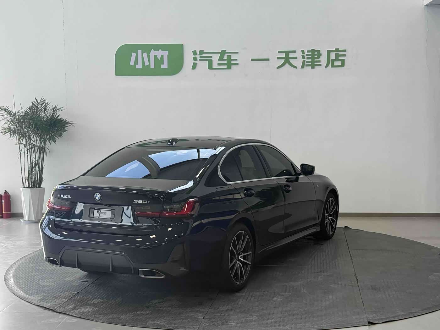 BMW 3 Series 2.0 л 2023 г. Чёрный, пробег 16000 км