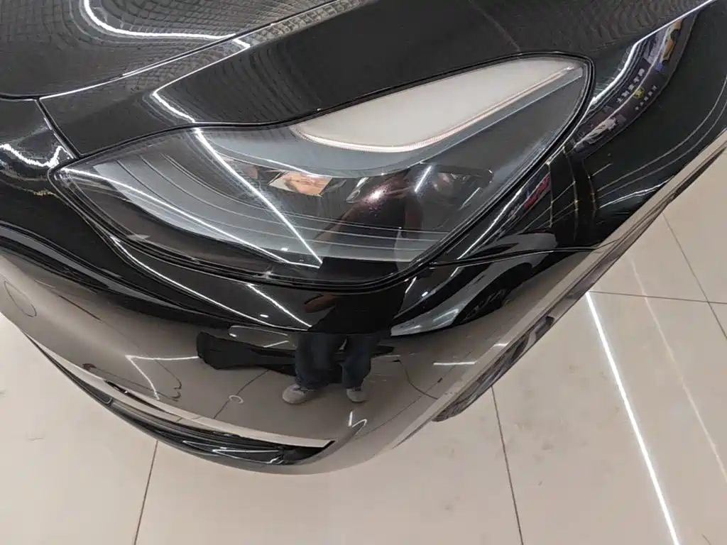 Tesla Model Y — миниатюра 24