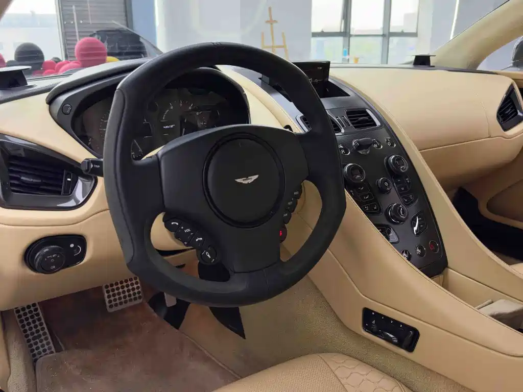 Aston Martin Vanquish — миниатюра 21