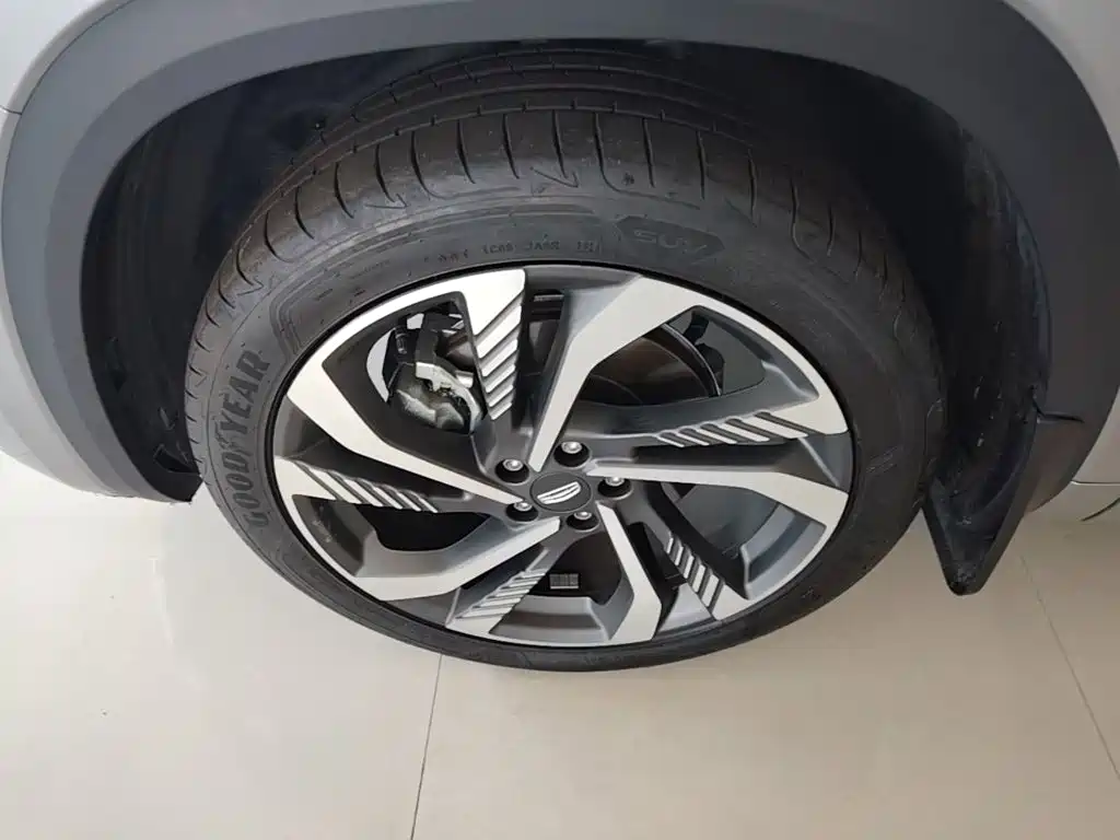 Geely Xingyue L — миниатюра 23