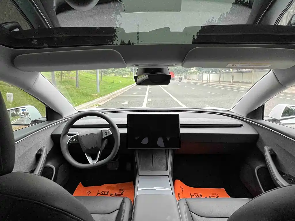 Tesla Model 3 — миниатюра 5