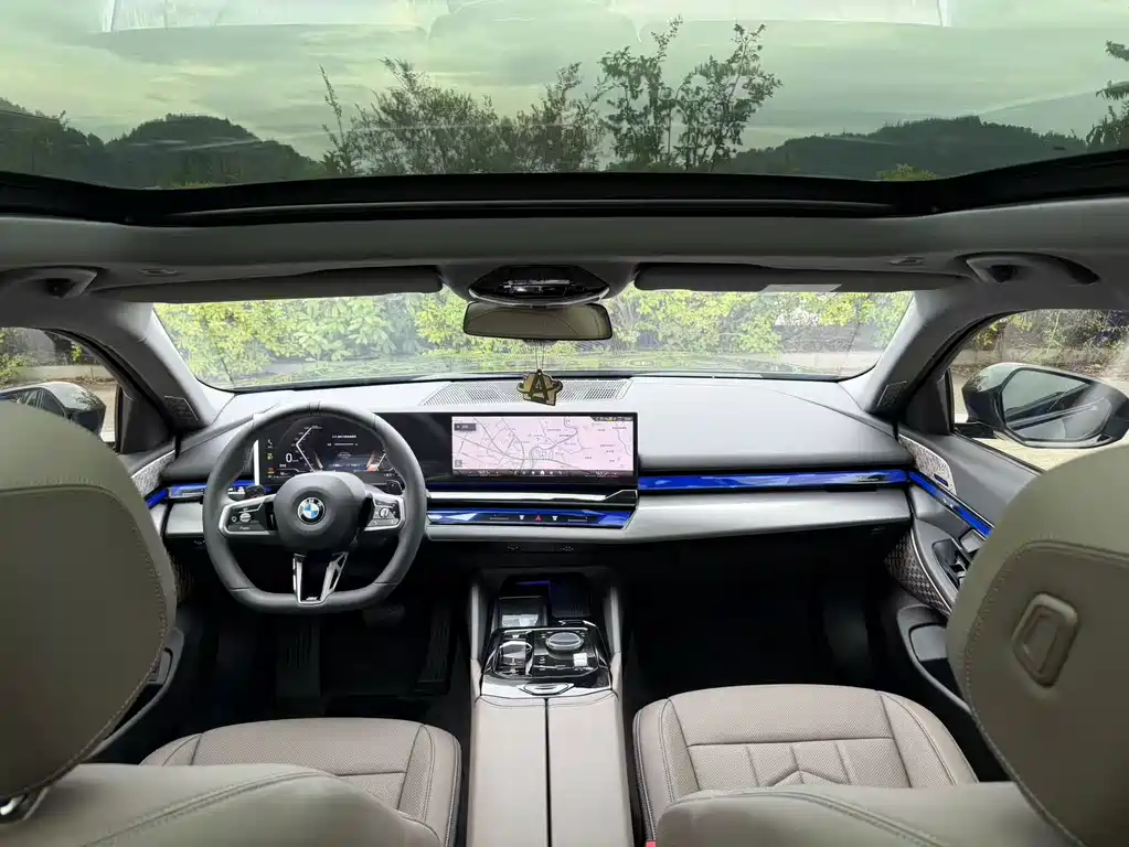 BMW 5 Series — миниатюра 11