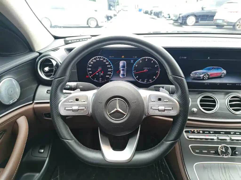 Mercedes-Benz E-Class — миниатюра 12