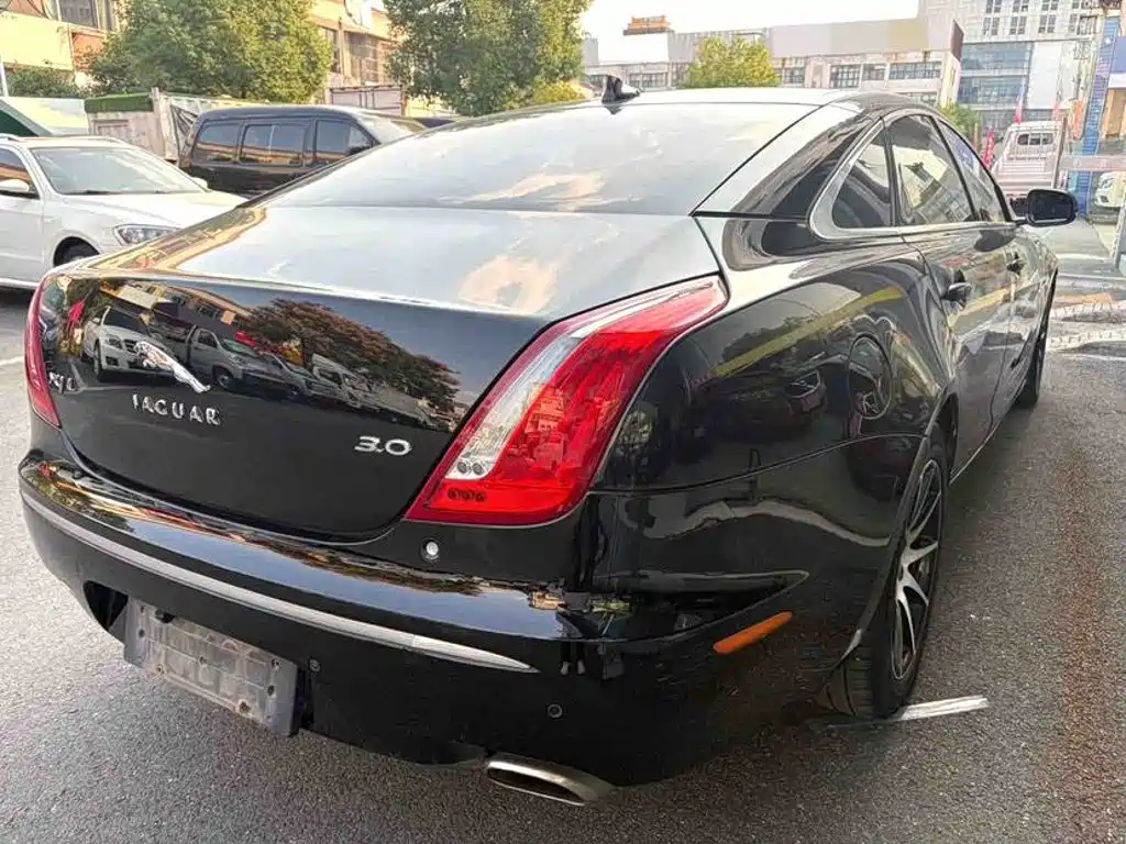 Jaguar XJ — миниатюра 7