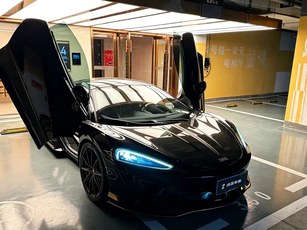 McLaren GT