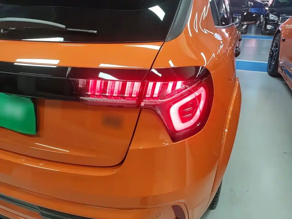 Lynk & Co 02 Hatchback — миниатюра 8