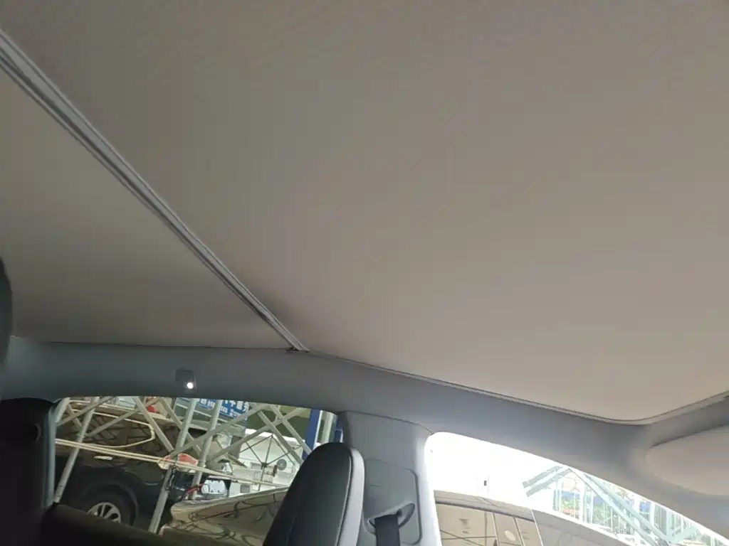Tesla Model Y — миниатюра 18