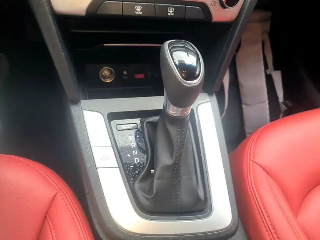 Hyundai Elantra — миниатюра 14