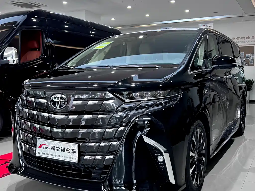 Toyota Alphard - фото 2