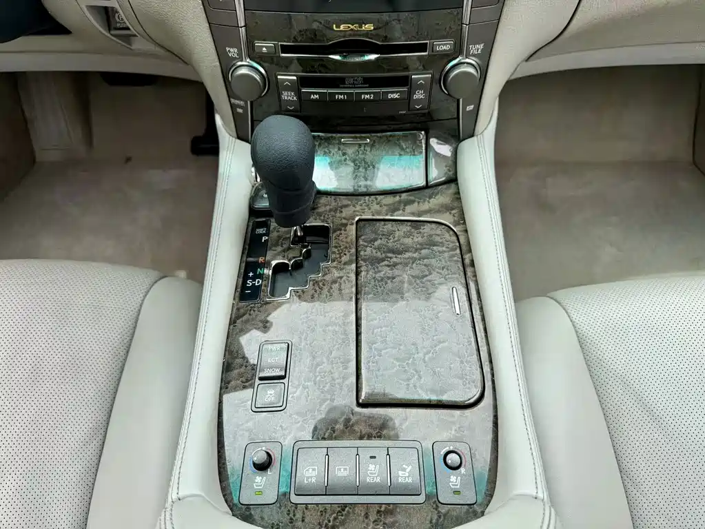 Lexus LS — миниатюра 11