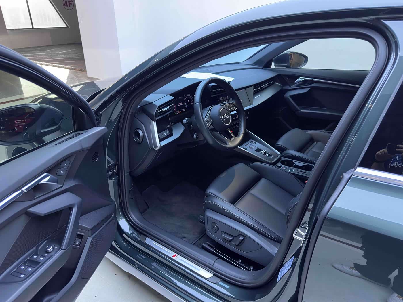 Audi A3 1.4 л 2023 г. Серебристо-серый, пробег 28000 км