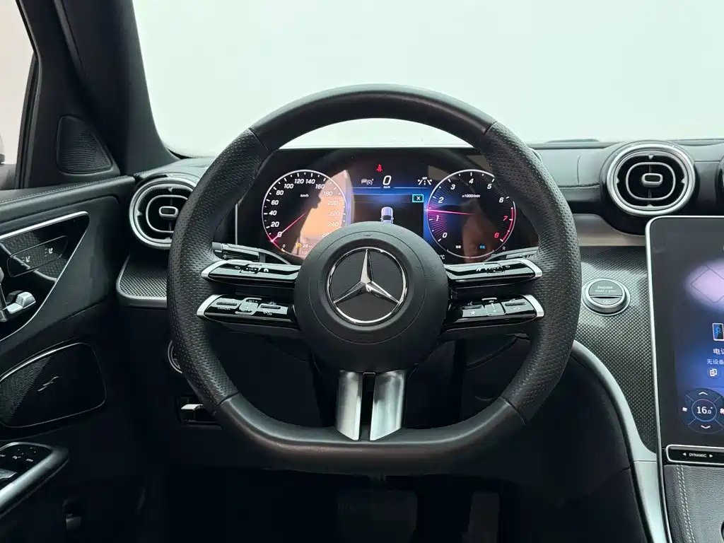 Mercedes-Benz C-Class — миниатюра 13