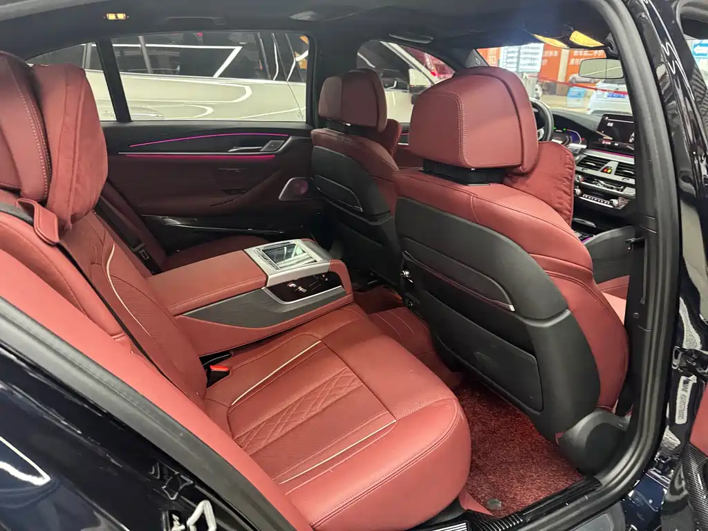 BMW 5 Series — миниатюра 6