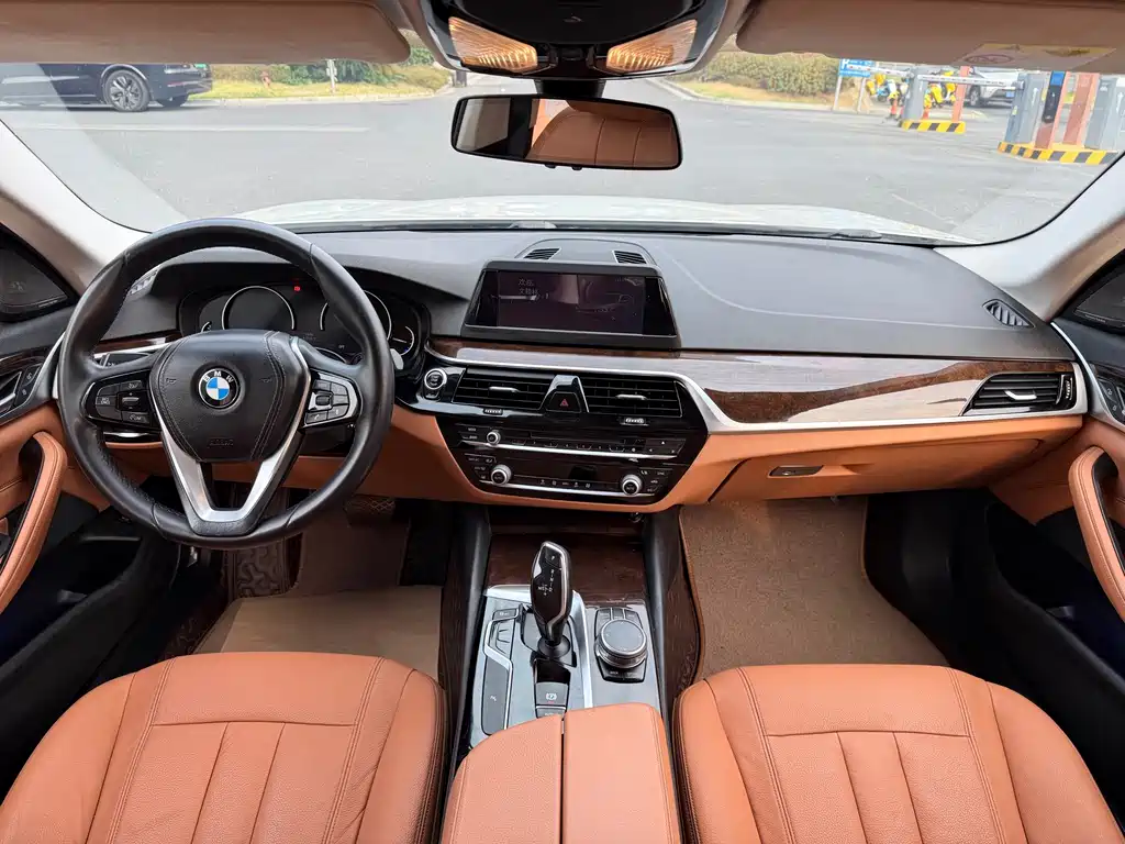 BMW 5 Series — миниатюра 15