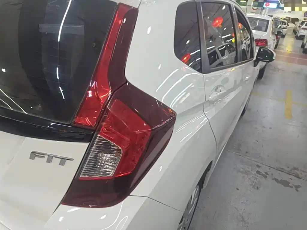 Honda Fit — миниатюра 8