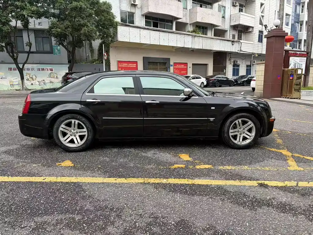 Chrysler 300C — миниатюра 4