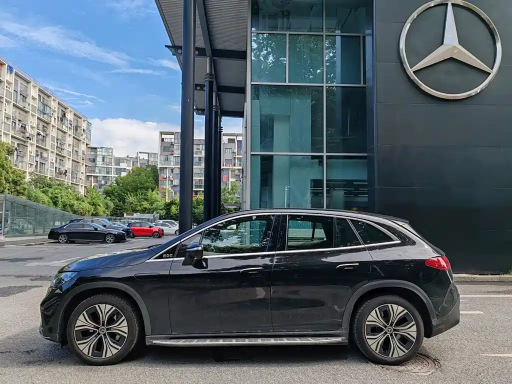 Mercedes-Benz EQE SUV — миниатюра 15