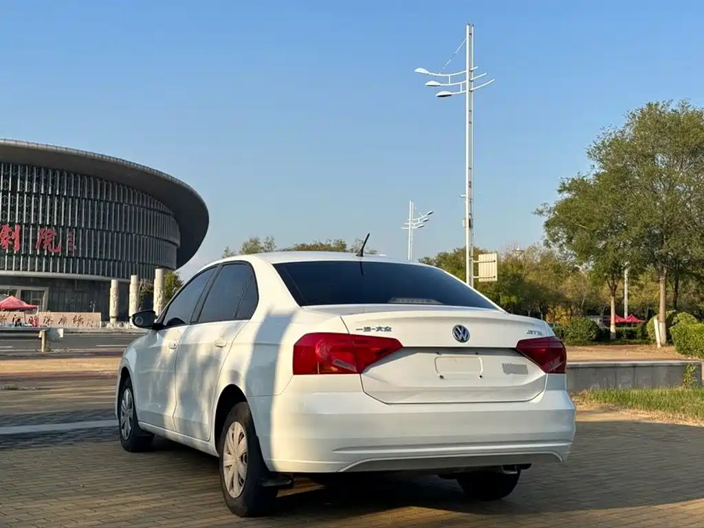Volkswagen Jetta — миниатюра 6