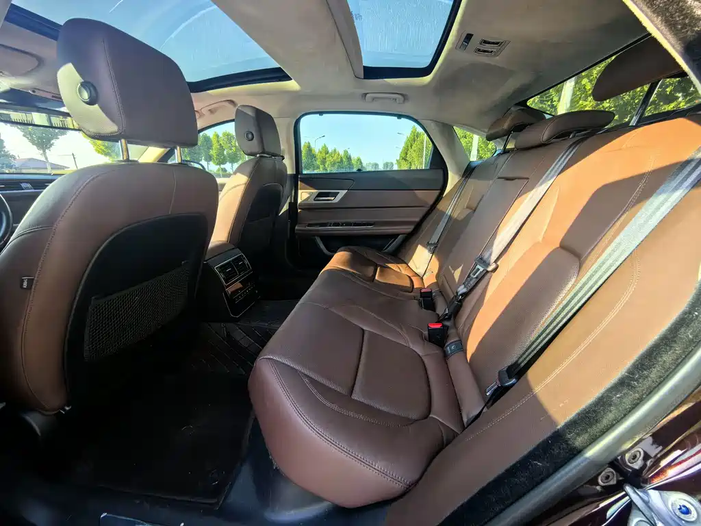Jaguar XFL — миниатюра 8