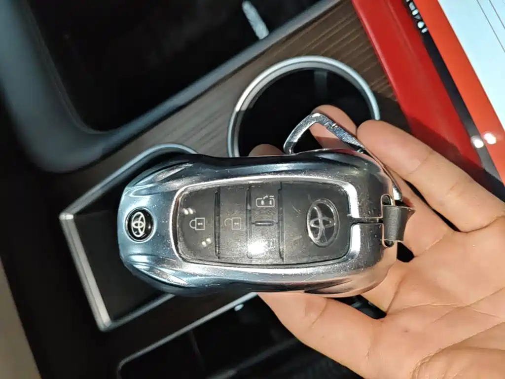 Toyota Sienna — миниатюра 9