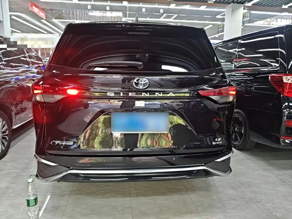 Toyota Sienna — миниатюра 6