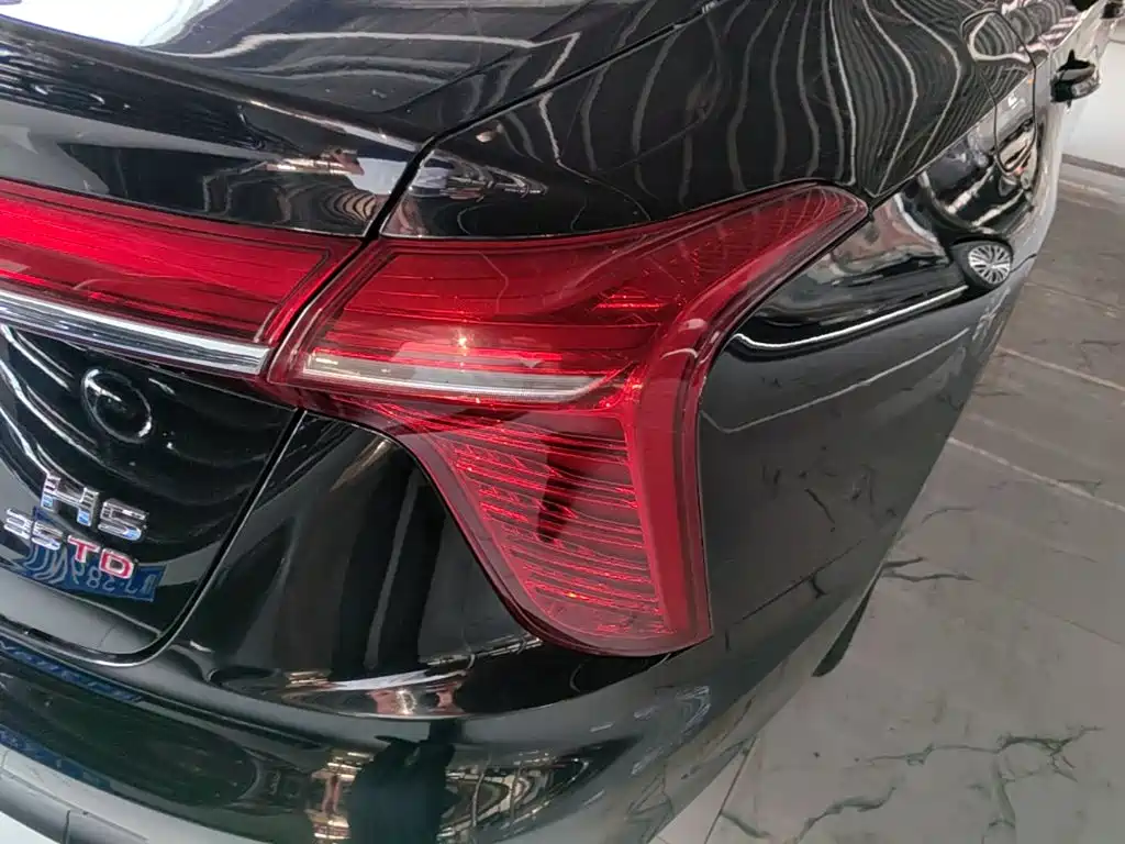 Hongqi Hongqi H5 — миниатюра 8