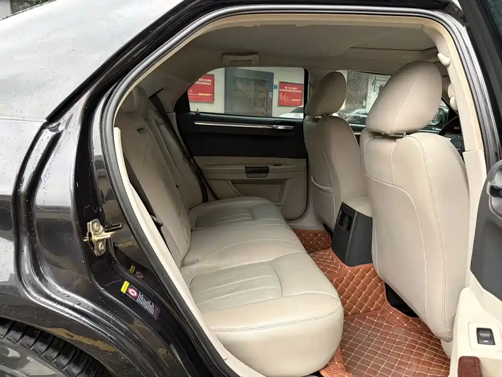 Chrysler 300C — миниатюра 11