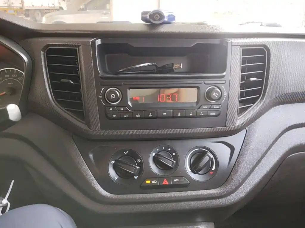 Wuling Hongguang V — миниатюра 13