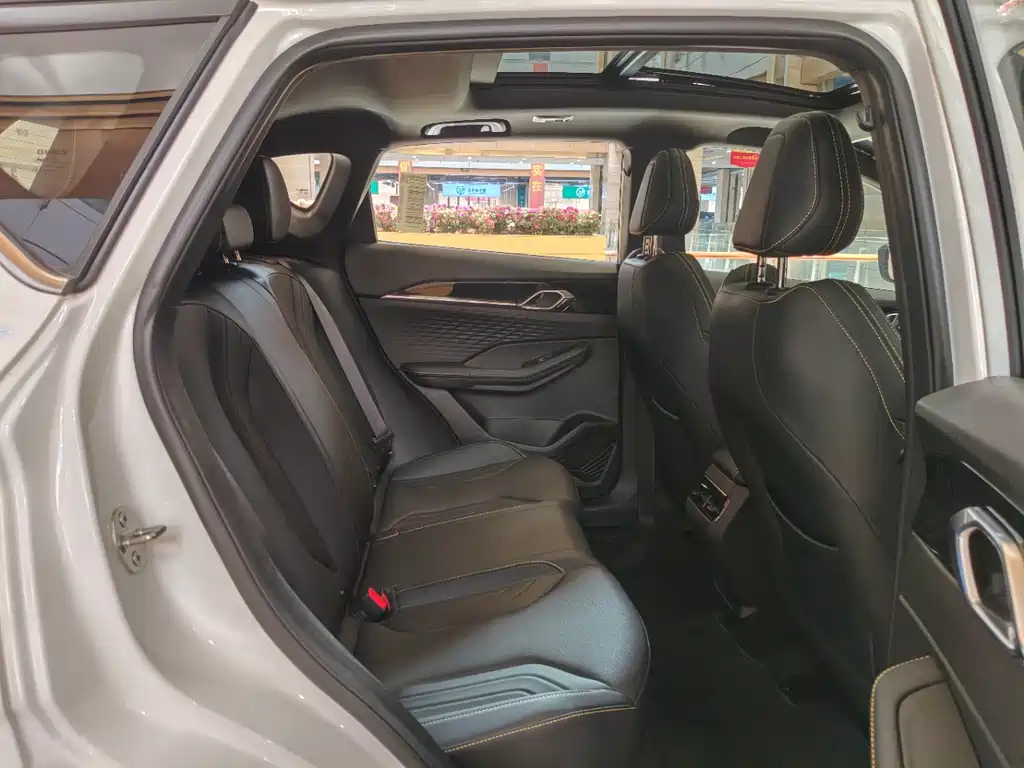 Geely Binyue — миниатюра 8