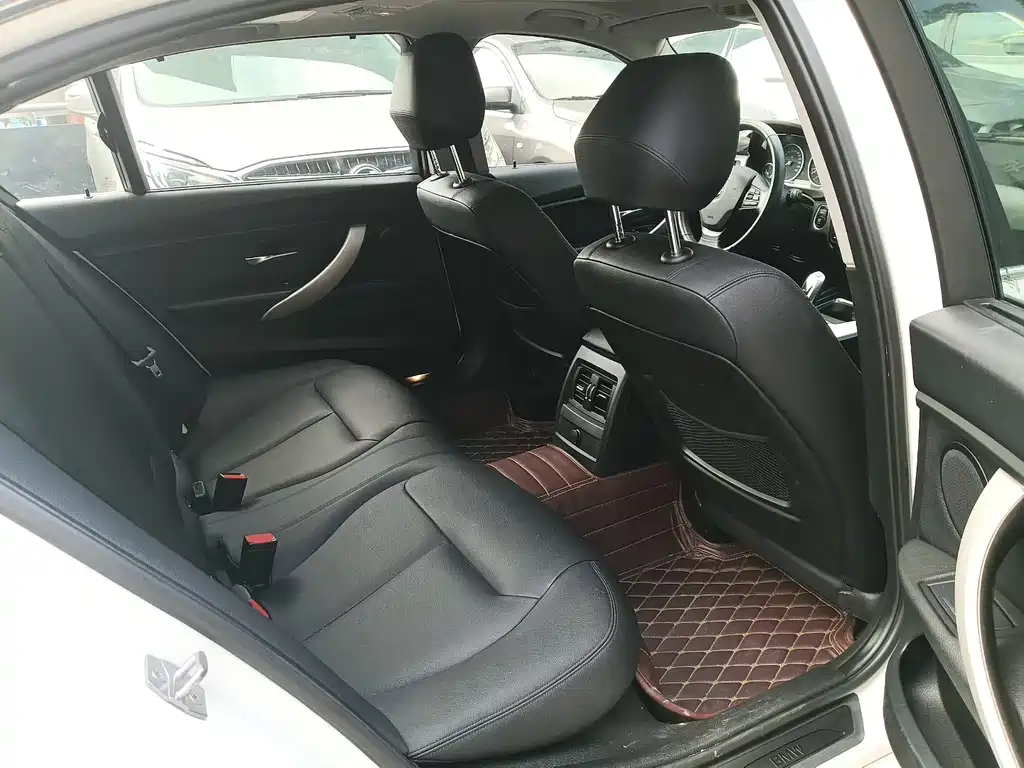 BMW 3 Series — миниатюра 8